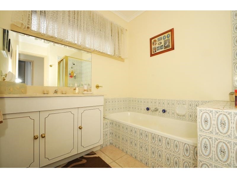 35 Howe Avenue, Dandenong North VIC 3175