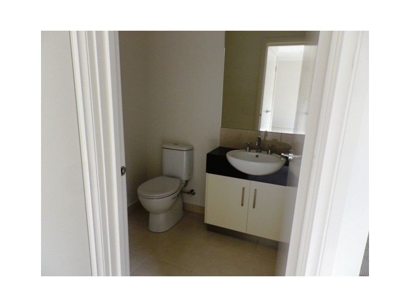 2/22 Mons Parade, Noble Park VIC 3174