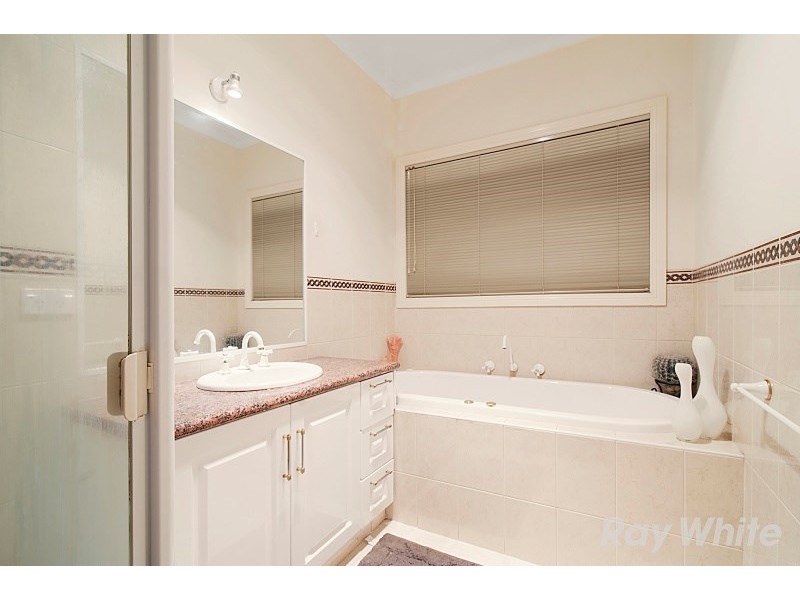 3 Cascade Way, Hallam VIC 3803