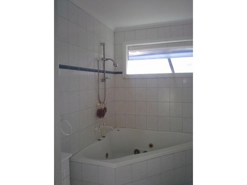 31 Neasham Drive, Dandenong North VIC 3175