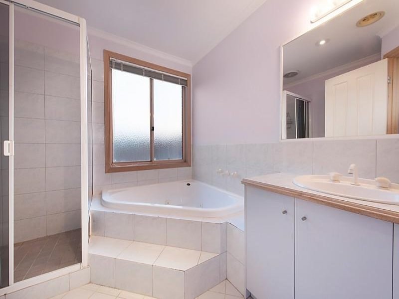 14 Kelrinda Close, Oakleigh South VIC 3167