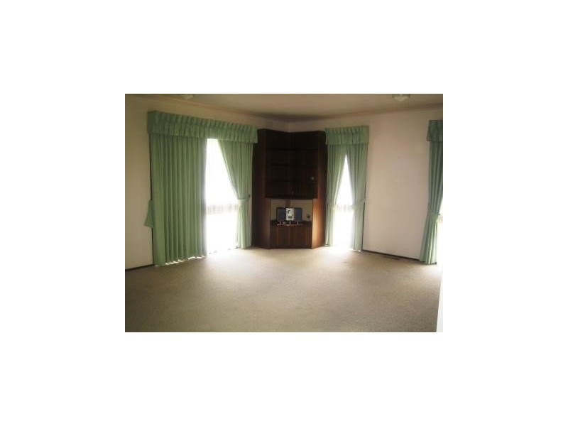 28 Elmbank Drive, Keysborough VIC 3173