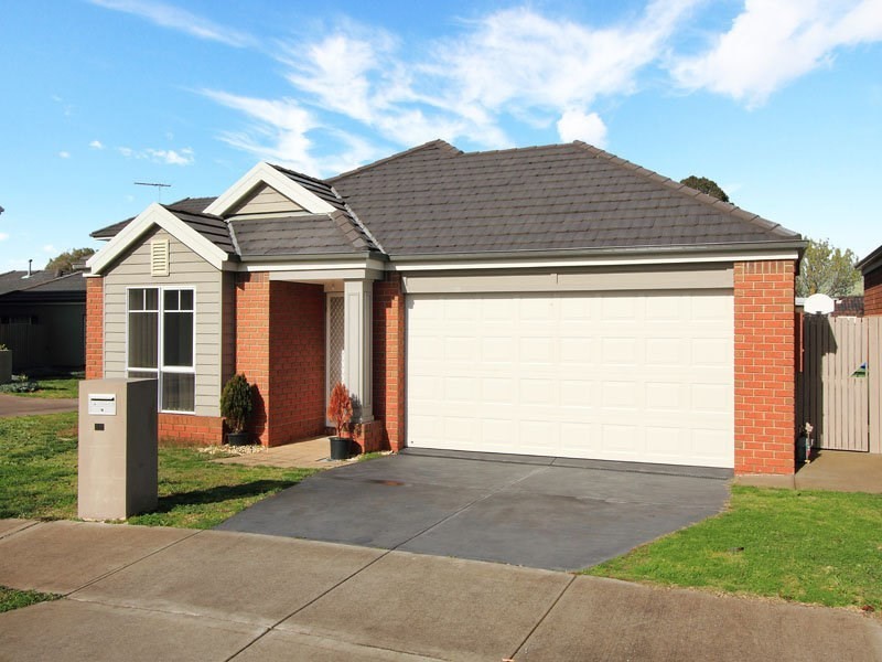 18 Wisteria Place, Springvale South VIC 3172