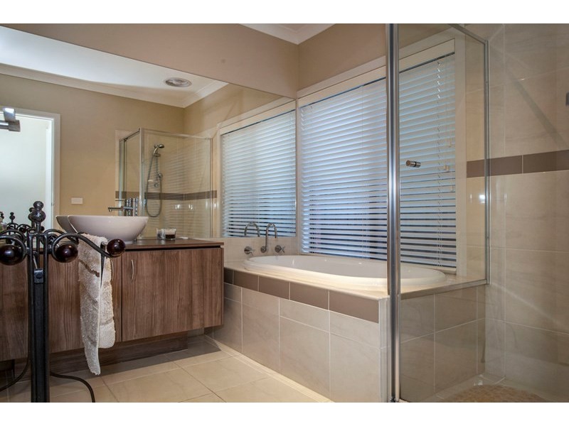 2 Marglen Place, Lyndhurst VIC 3975