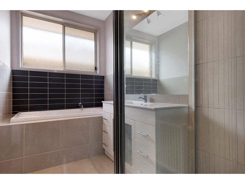 2/26 Louis Street, Doveton VIC 3177