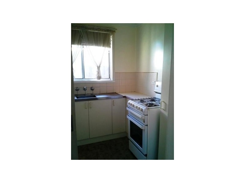 2/2 Barnett Grove, Noble Park VIC 3174