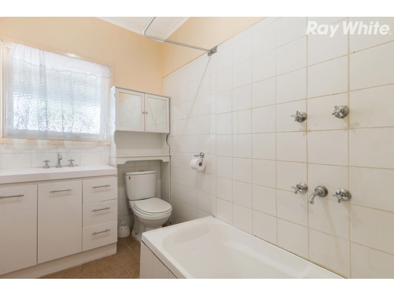18 Gardiner Avenue, Dandenong North VIC 3175