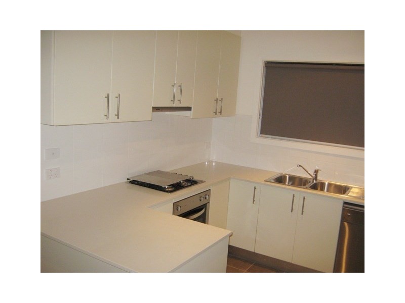 8/27-29 Golden Grove, Springvale South VIC 3172