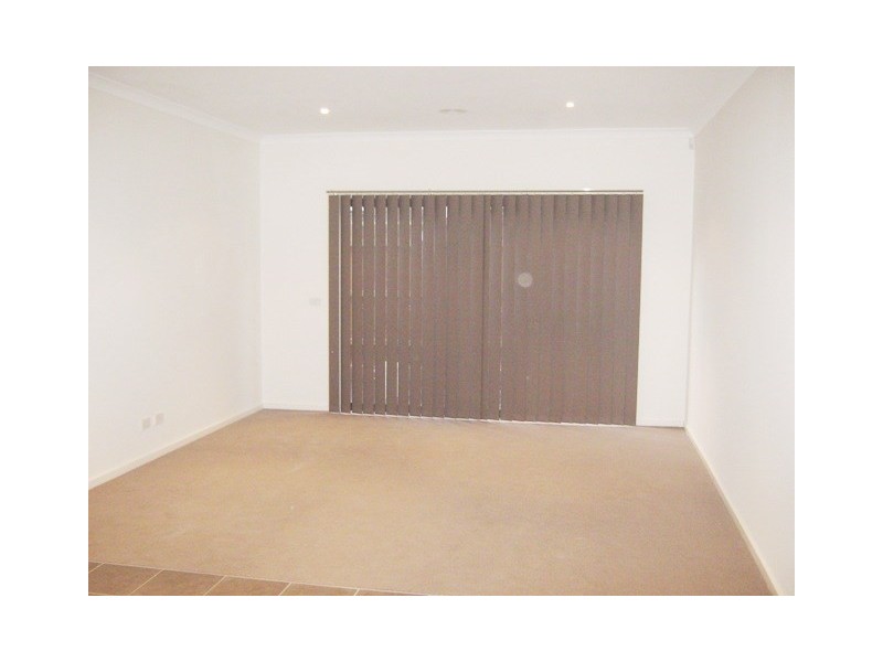 8/27-29 Golden Grove, Springvale South VIC 3172