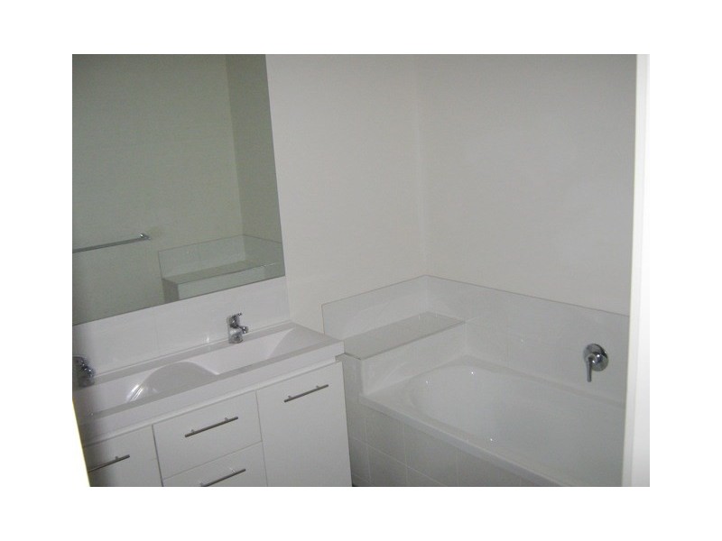 8/27-29 Golden Grove, Springvale South VIC 3172