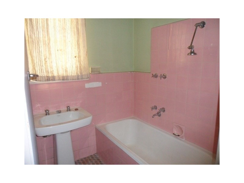 27 Princes Highway, Dandenong VIC 3175