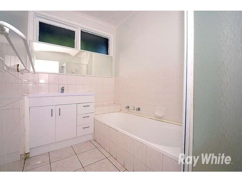 15 Lawrence Crescent, Noble Park North VIC 3174