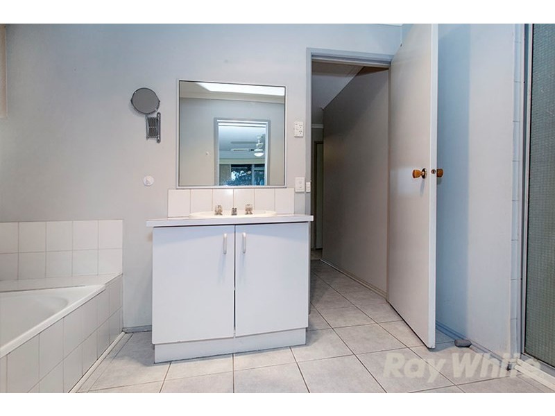 49 Michelle Drive, Hampton Park VIC 3976