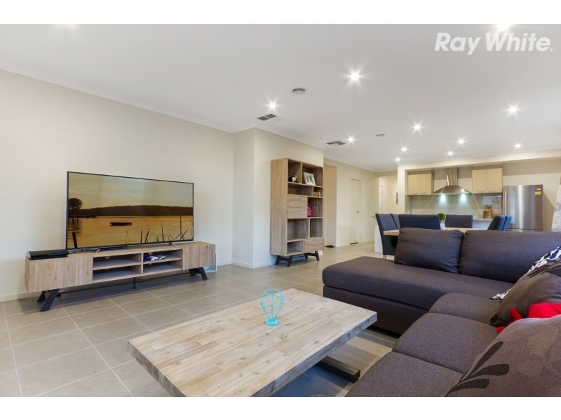 10 Fairlight Avenue, Keysborough VIC 3173