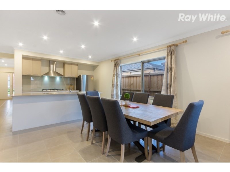 10 Fairlight Avenue, Keysborough VIC 3173
