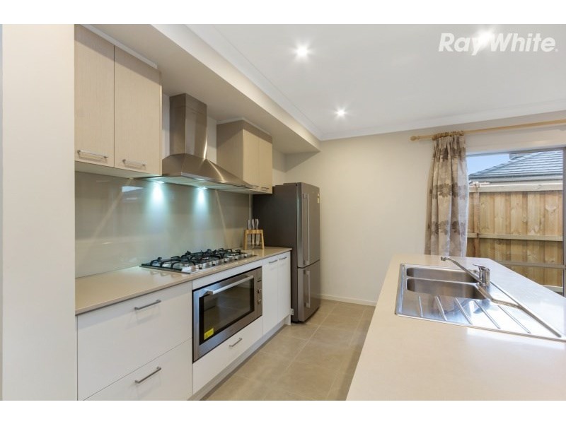 10 Fairlight Avenue, Keysborough VIC 3173