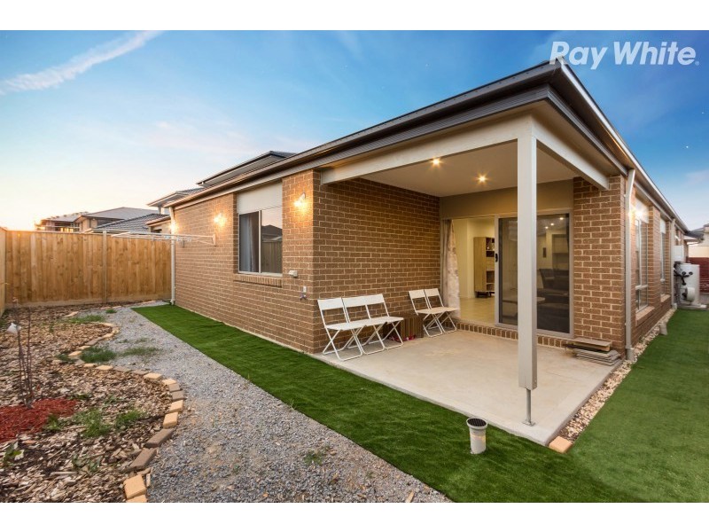 10 Fairlight Avenue, Keysborough VIC 3173