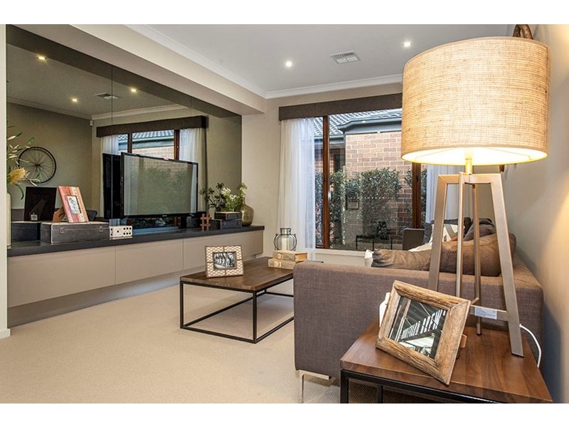 17 Winchcombe Way, Cranbourne North VIC 3977