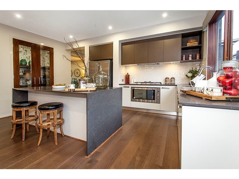 17 Winchcombe Way, Cranbourne North VIC 3977