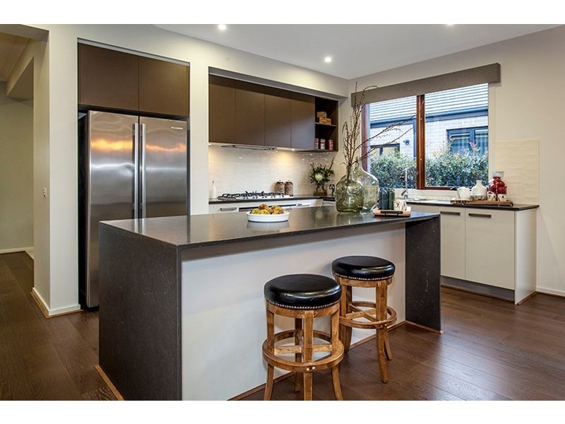 17 Winchcombe Way, Cranbourne North VIC 3977