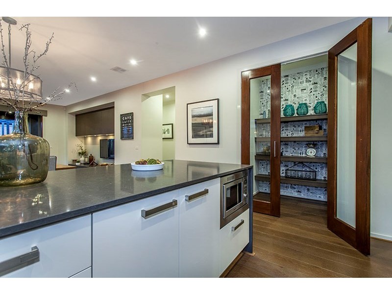 17 Winchcombe Way, Cranbourne North VIC 3977