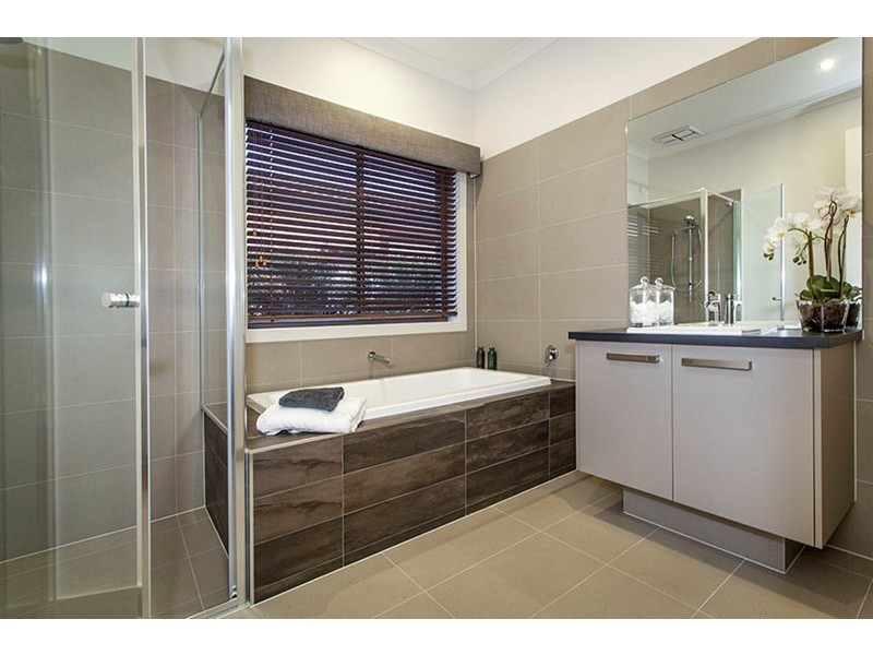 17 Winchcombe Way, Cranbourne North VIC 3977