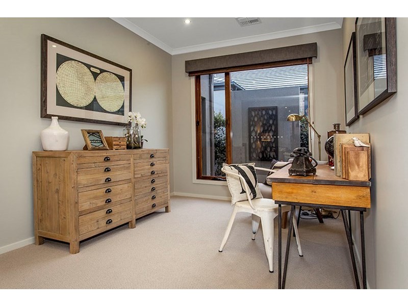 17 Winchcombe Way, Cranbourne North VIC 3977