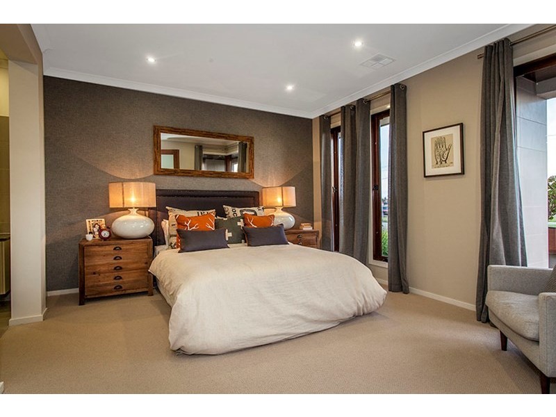 17 Winchcombe Way, Cranbourne North VIC 3977