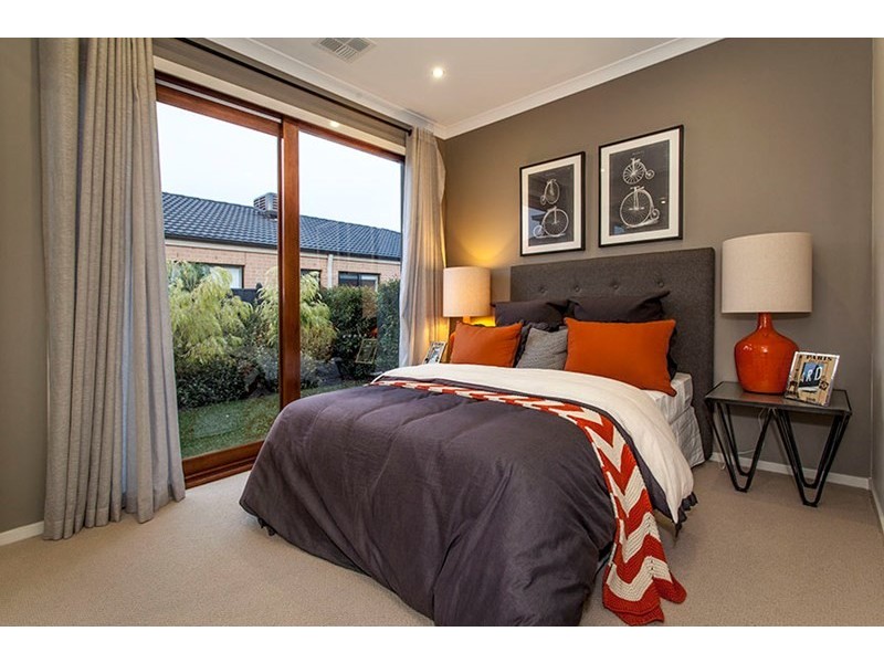 17 Winchcombe Way, Cranbourne North VIC 3977