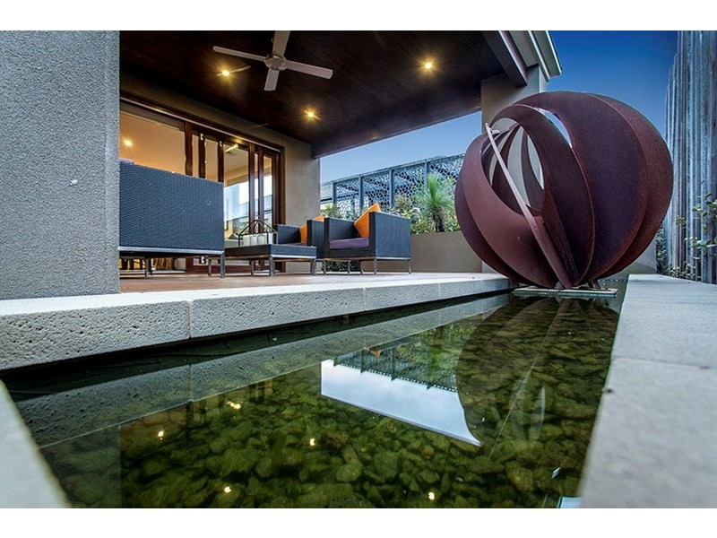 17 Winchcombe Way, Cranbourne North VIC 3977