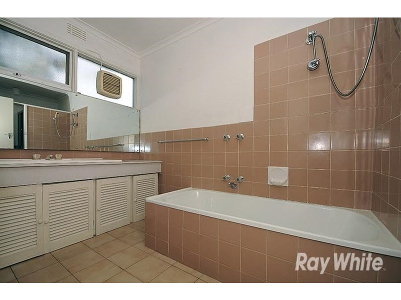 11 Monash Drive, Mulgrave VIC 3170