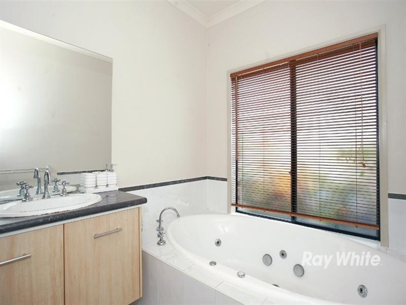 2 Latrobe Street, Keysborough VIC 3173