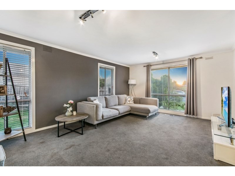 2 Heathmere Crescent, Endeavour Hills VIC 3802