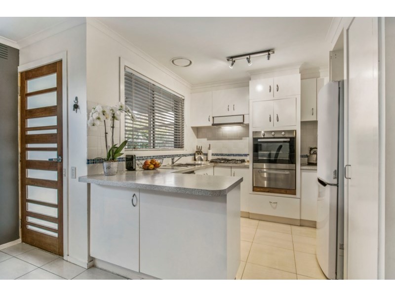 2 Heathmere Crescent, Endeavour Hills VIC 3802