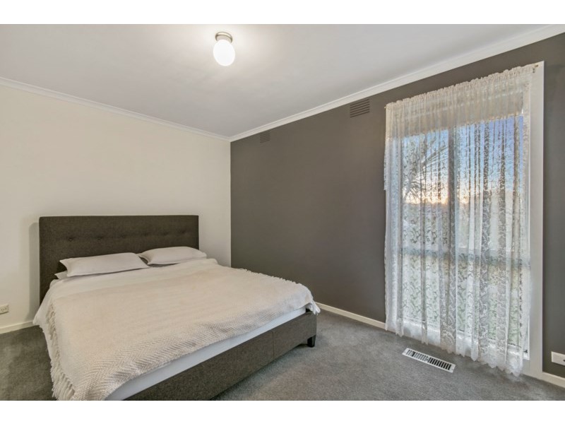 2 Heathmere Crescent, Endeavour Hills VIC 3802