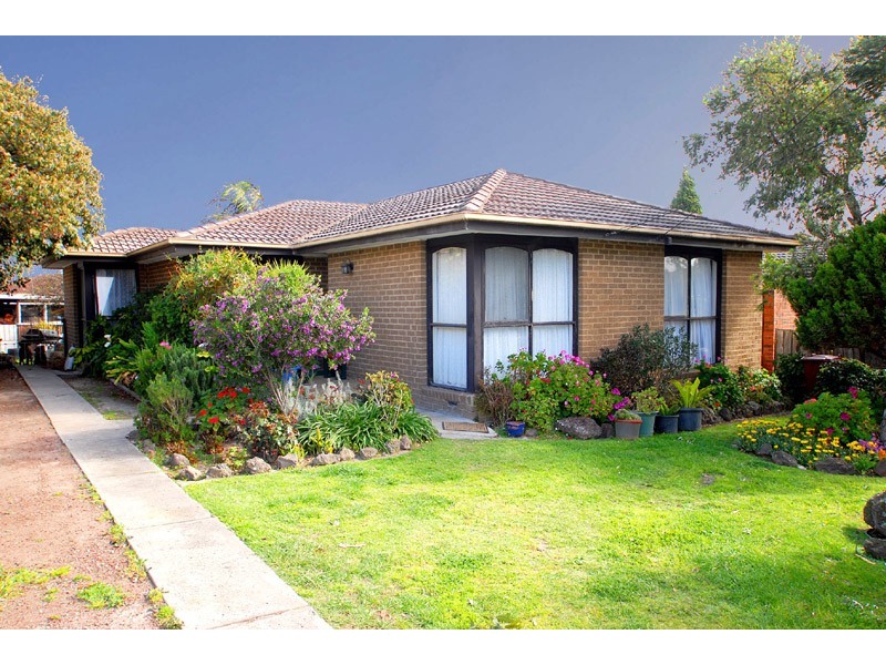 32 Silverton Drive, Noble Park North VIC 3174