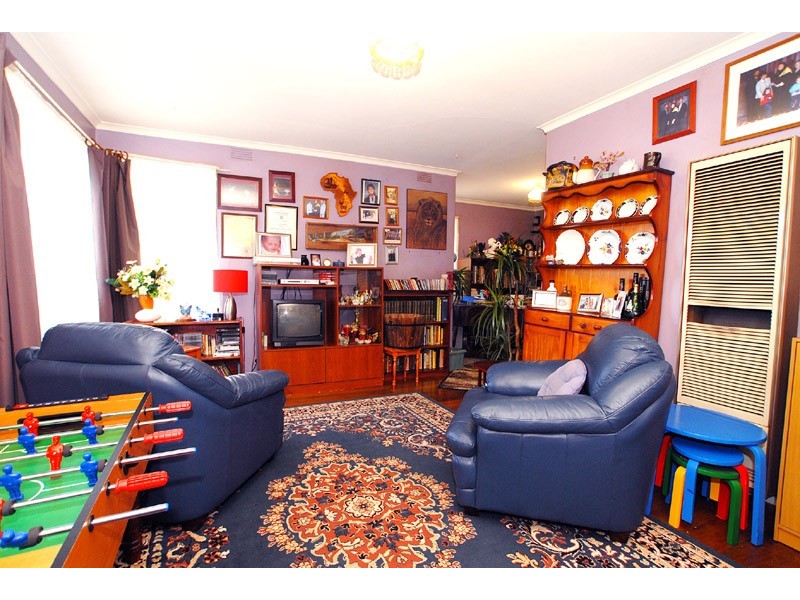 32 Silverton Drive, Noble Park North VIC 3174