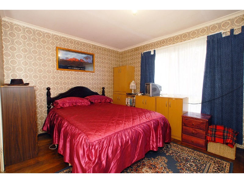 32 Silverton Drive, Noble Park North VIC 3174