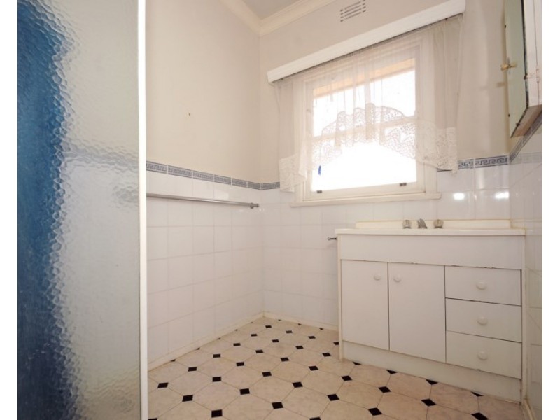 8 Hillcrest Grove, Springvale VIC 3171