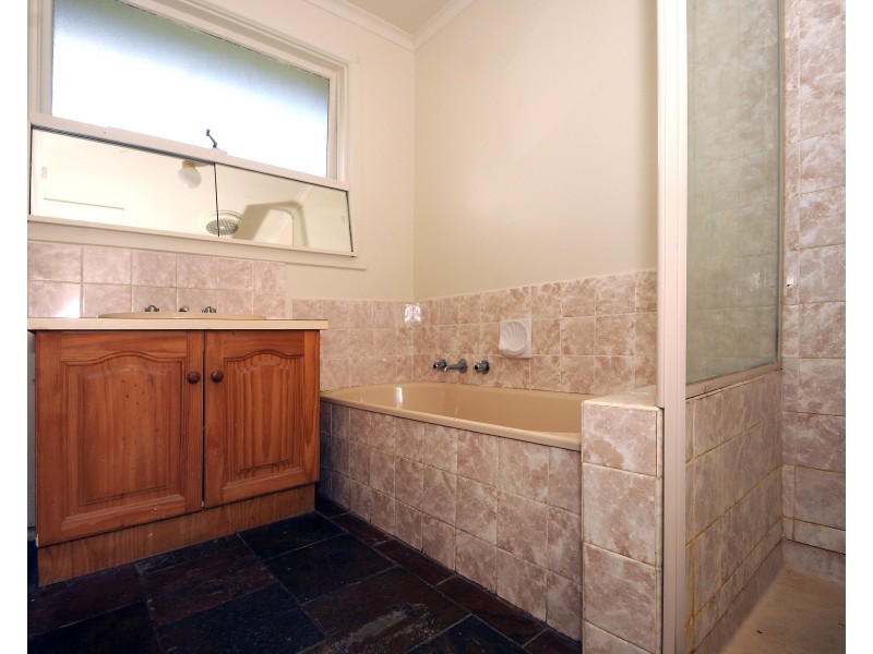 11 Tadstan Court, Clayton South VIC 3169