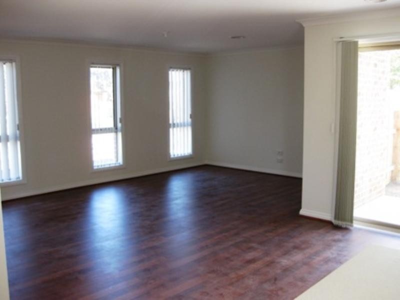 27 Wall Street, Noble Park VIC 3174