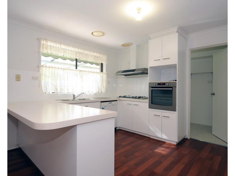 6 Kinloch Gardens, Endeavour Hills VIC 3802