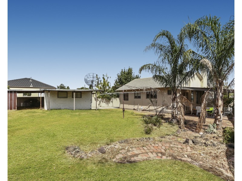 10 Prunus Grove, Doveton VIC 3177