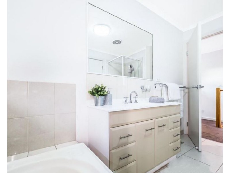 1/233 Westall Road, Clayton South VIC 3169