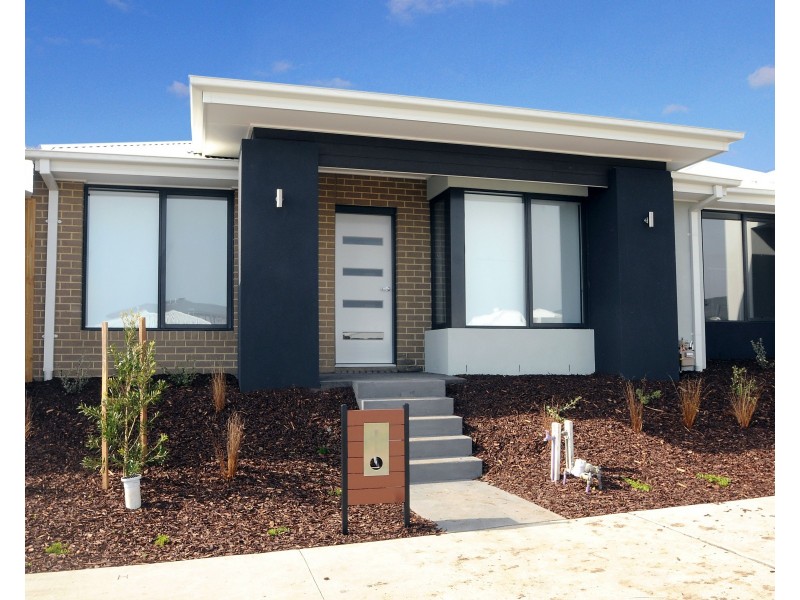 3 Chambers Crescent, Cranbourne North VIC 3977