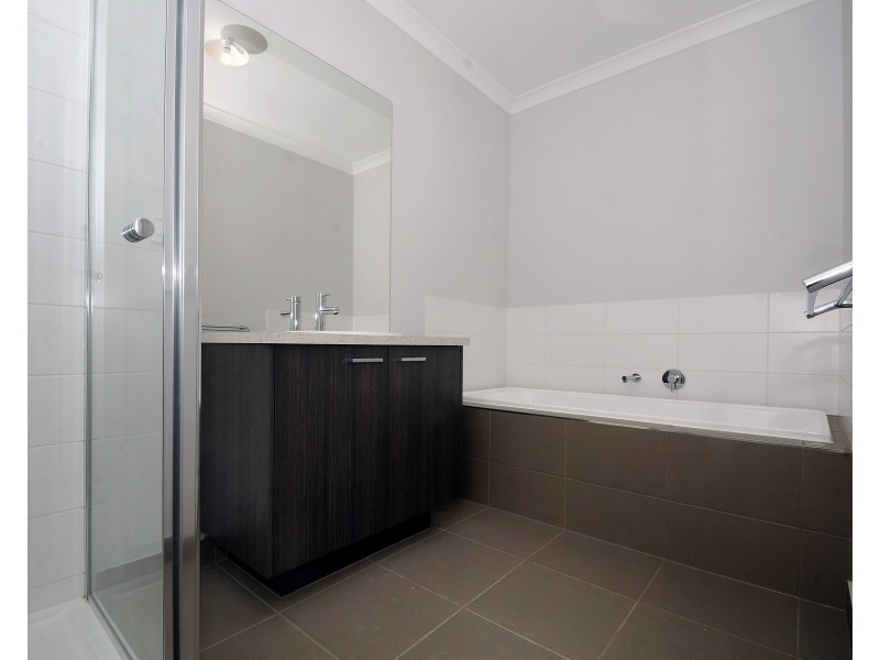 3 Chambers Crescent, Cranbourne North VIC 3977