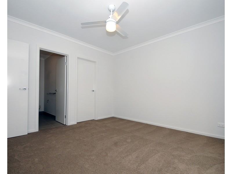 3 Chambers Crescent, Cranbourne North VIC 3977