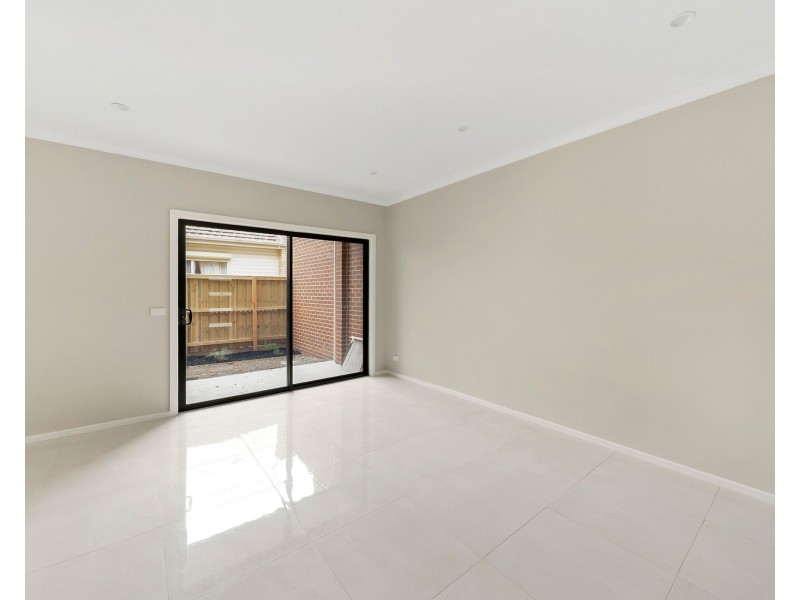 2/12 Masters Street, Dandenong VIC 3175