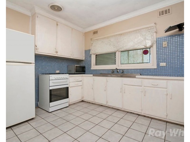 15 Jeffers Street, Noble Park VIC 3174