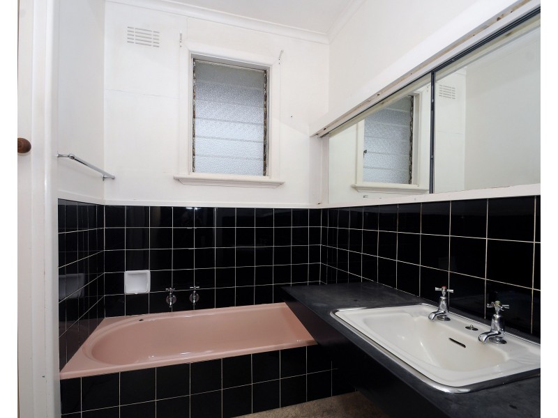 9 Broadoak Street, Noble Park VIC 3174